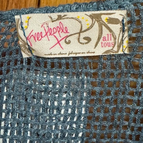 Free‎ People Crochet Wrap. One size. Navy. Lightweight. NWT. Coverup. Layer. - Picture 4 of 5